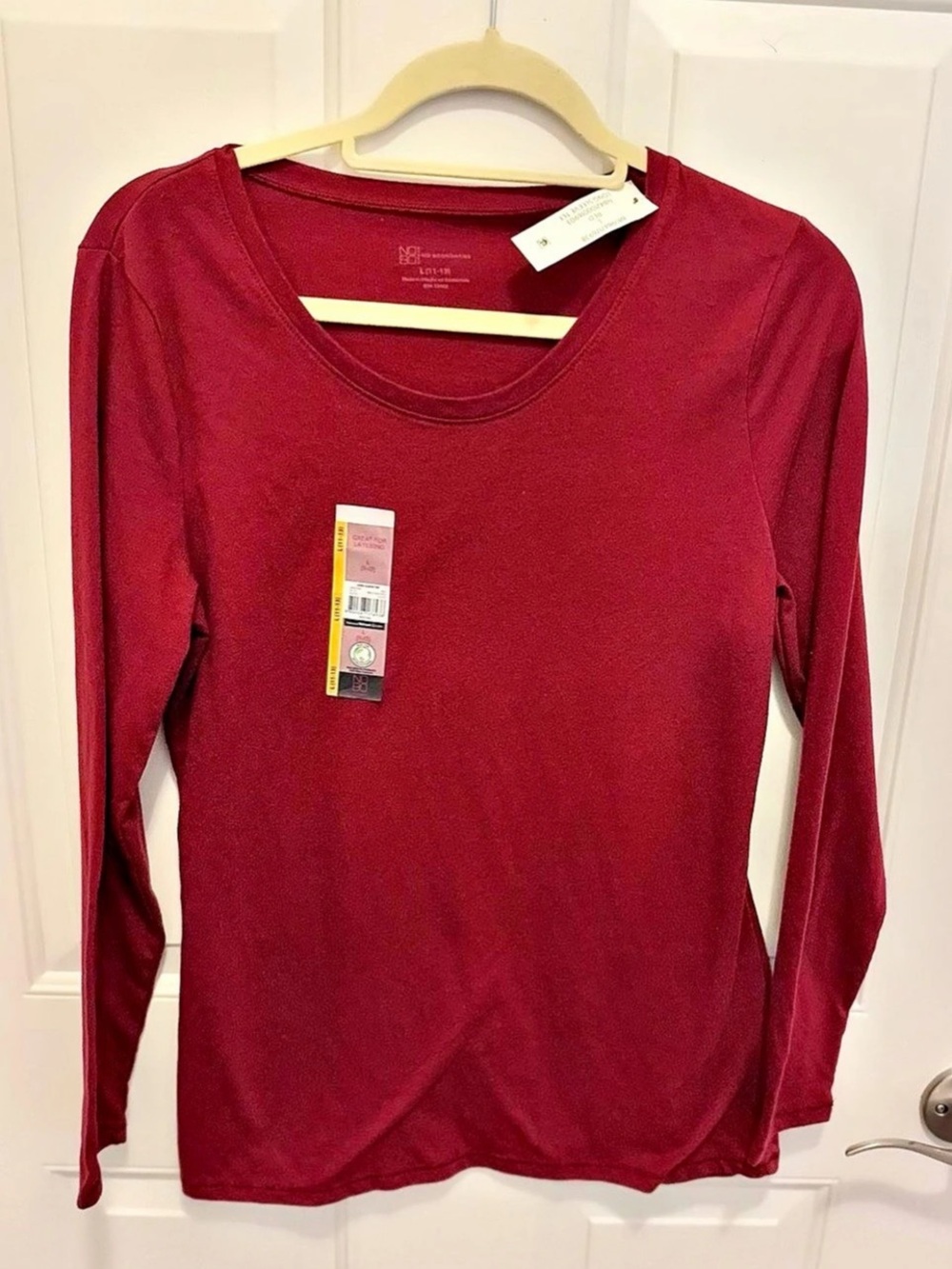 No Boundaries Long Sleeve Tee in Red Size Large
